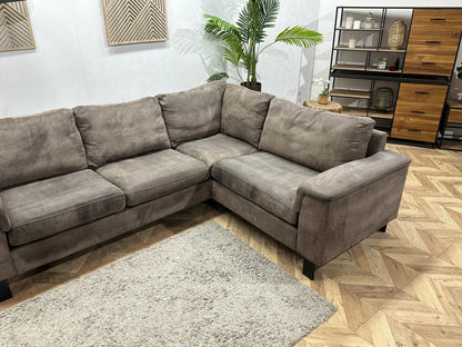 Taupe Suède Stoffen Hoekzetel ~ Losse Rugkussens Met Afneembare Hoezen
