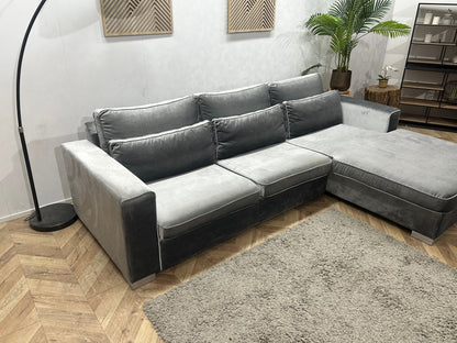 Licht Grijze Velvet Hoekzetel ~ Losse Kussens Met Afneembare Hoezen