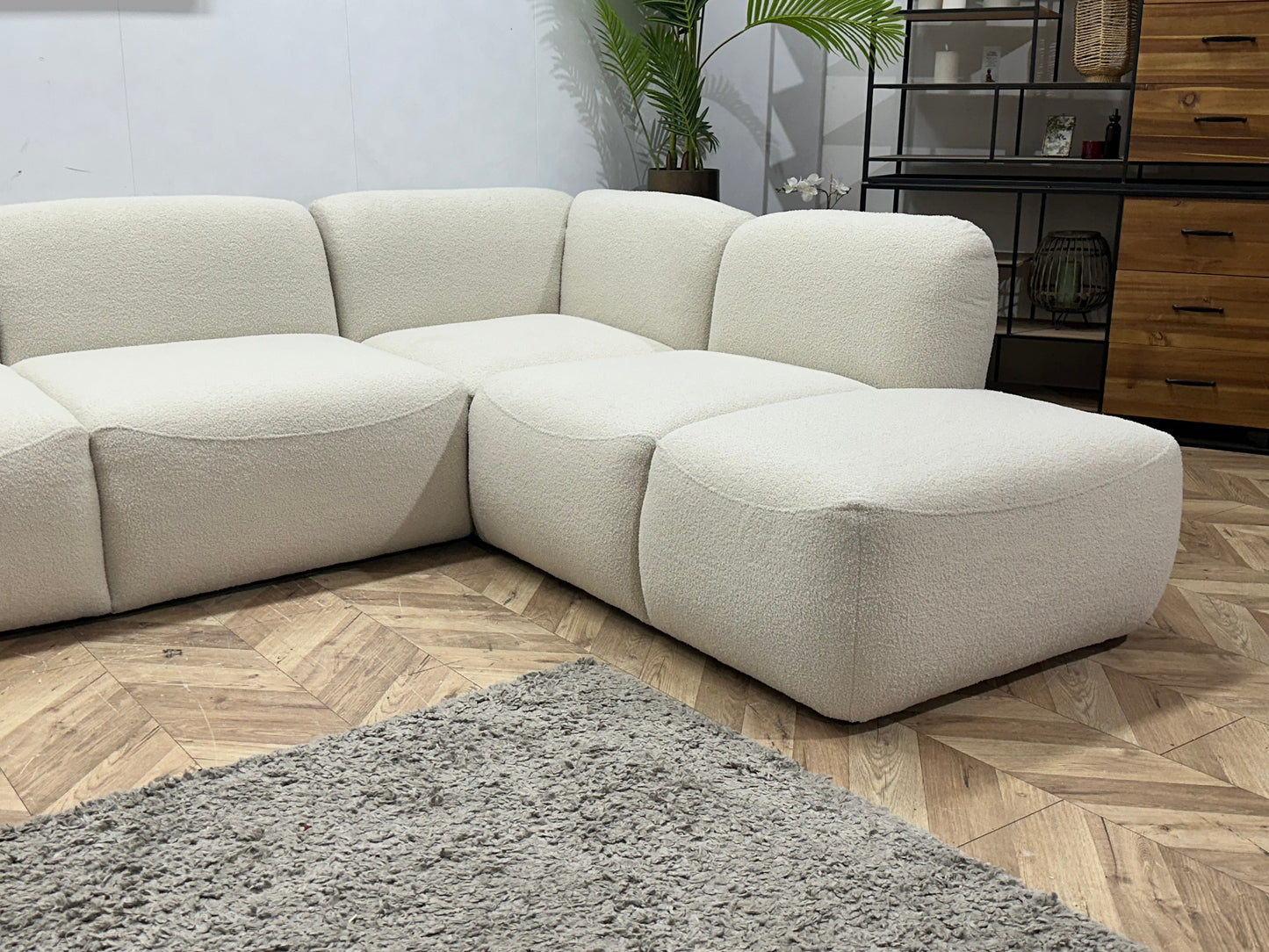 !Showroommodel! Witte Bouclé Stoffen U Zetel