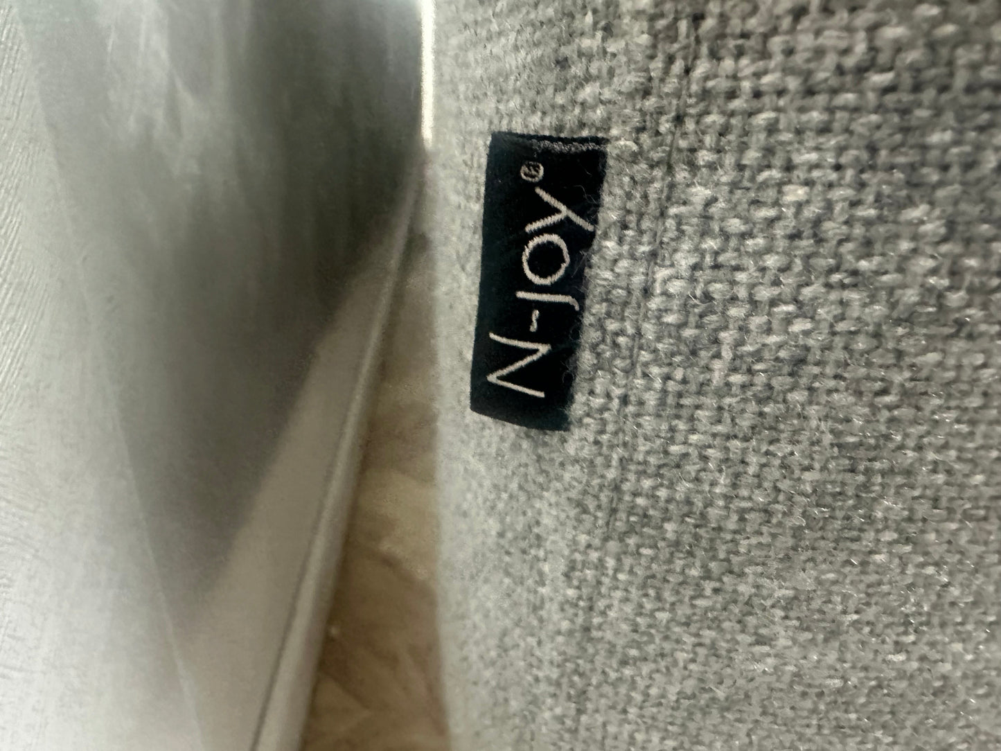 N-Joy Licht Grijze Hoekzetel ~ Vaste Kussens