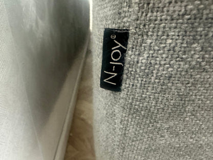N-Joy Licht Grijze Hoekzetel ~ Vaste Kussens