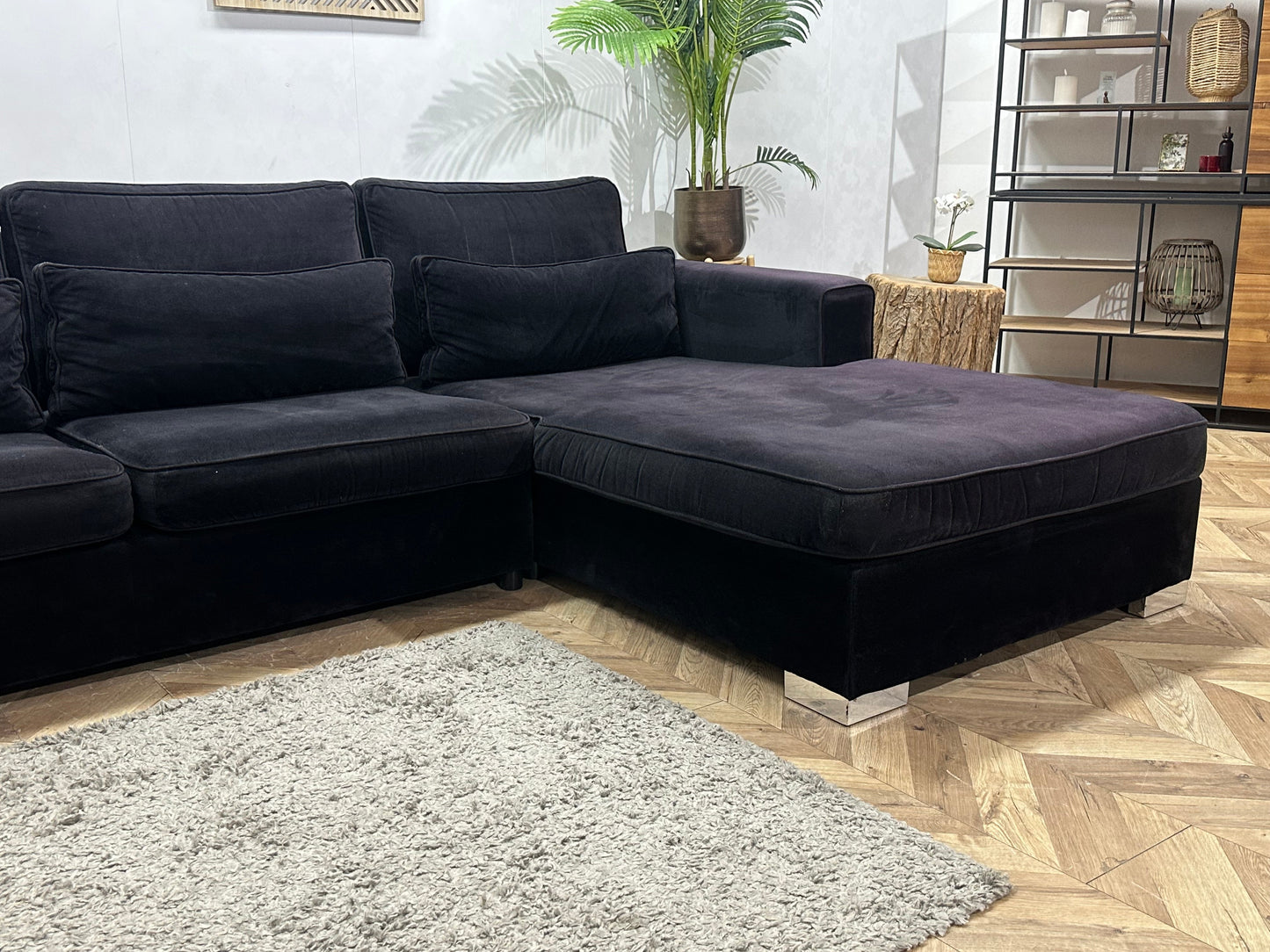 Zwarte Velvet Hoekzetel ~ Losse Kussens Met Afneembare Hoezen