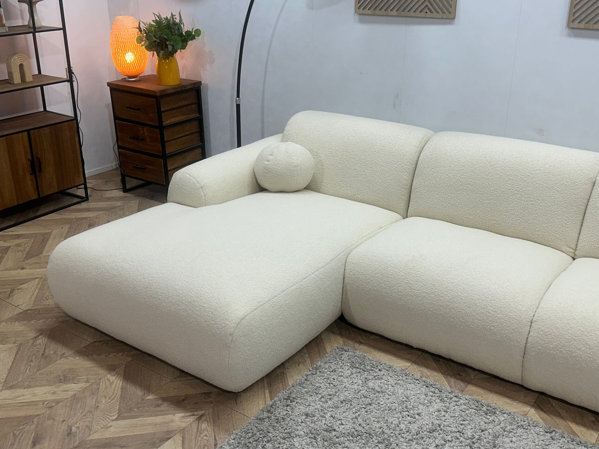 !Showroommodel! Witte Bouclé Stoffen Hoekzetel