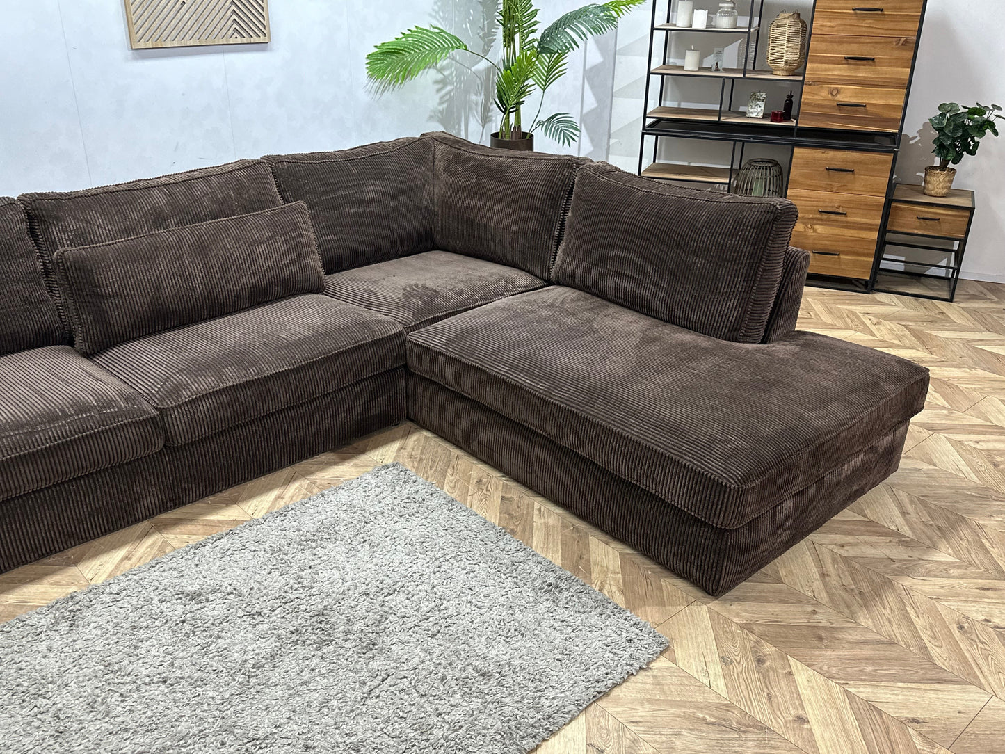 Bruine Ribstof Hoekzetel ~ Losse Kussens Met Afneembare Hoezen