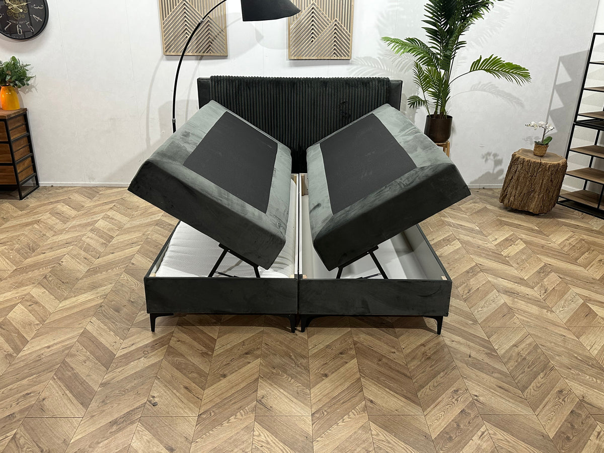 !Showroommodel! Antraciet Velvet Boxspring Inc Topper