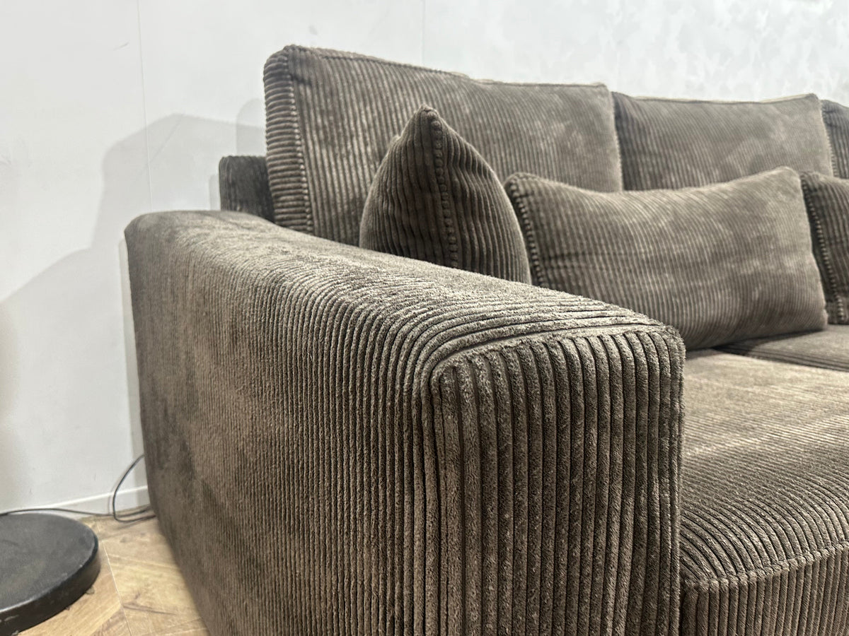 Taupe Ribstof Hoekzetel ~ Losse Kussens Met Afneembare Hoezen