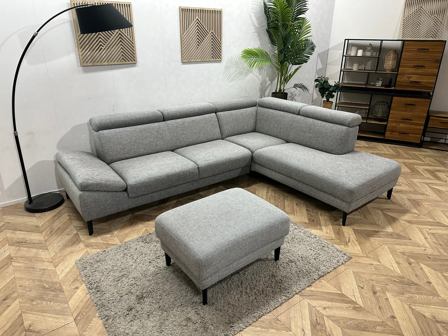 Montèl Grijze Hoekzetel Inc Hocker ~ Verstelbare Arm/Hoofdsteunen