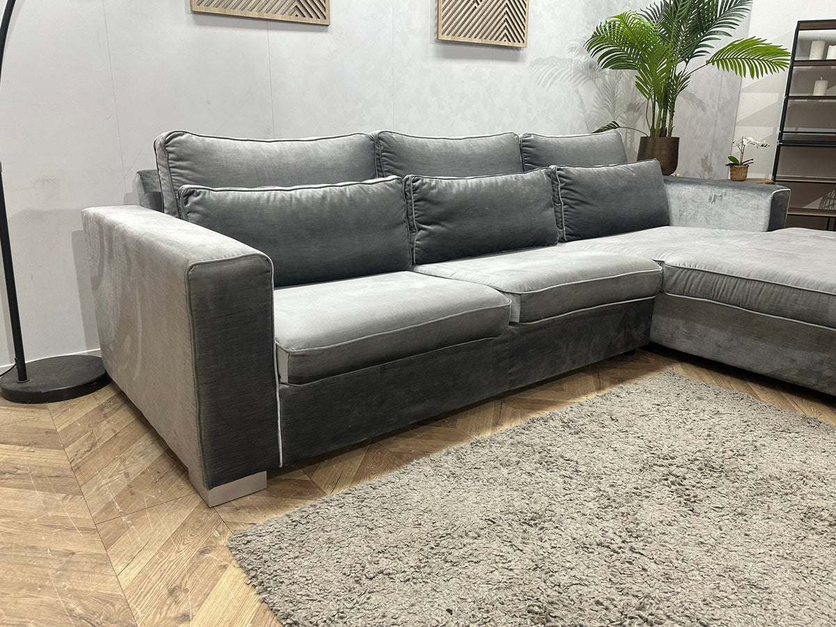 Licht Grijze Velvet Hoekzetel ~ Losse Kussens Met Afneembare Hoezen