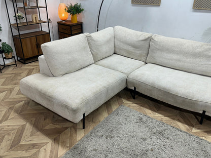 Witte Bouclé Stoffen Hoekzetel ~ Losse Rugkussens Met Afneembare Hoezen