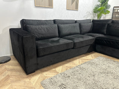 Zwarte Velvet Hoekzetel ~ Losse Kussens Met Afneembare Hoezen