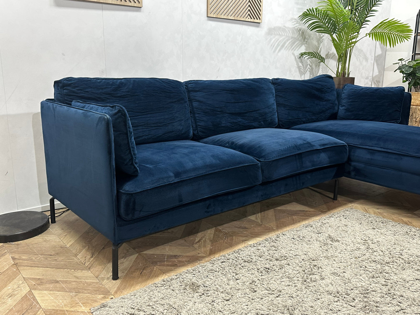 Blauwe Velvet Hoekzetel ~ Losse Rugkussens Met Afneembare Hoezen
