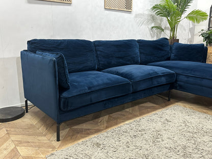 Blauwe Velvet Hoekzetel ~ Losse Rugkussens Met Afneembare Hoezen