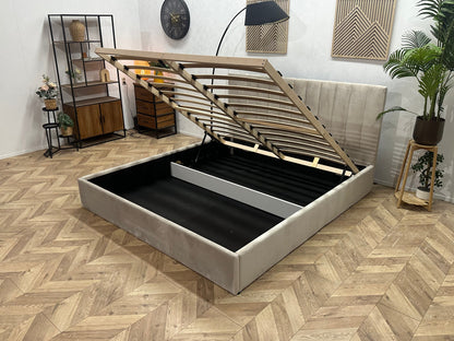 !Showroommodel! Licht Grijze Velvet Tweepersoonsbed Inc Lattenbodem