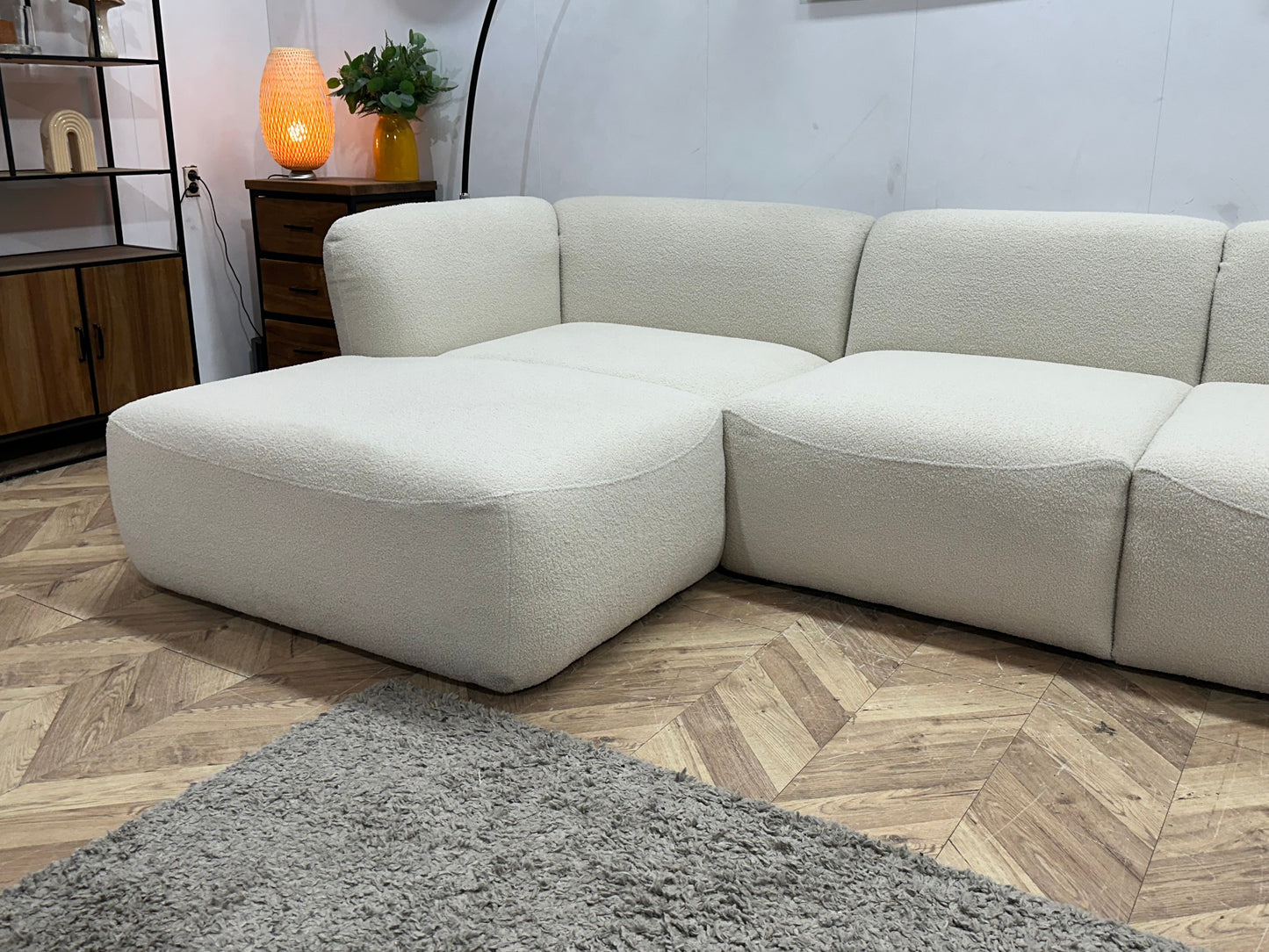 !Showroommodel! Witte Bouclé Stoffen U Zetel