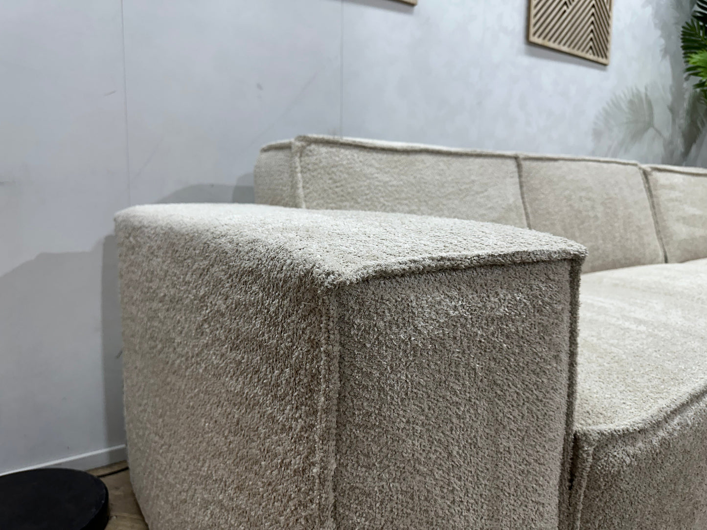 !Showroommodel! Witte/Crème Bouclé Stoffen Hoekzetel