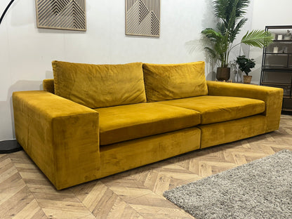 (2) Gele Velvet Rechte Zetel ~ Losse Kussens Met Afneembare Hoezen
