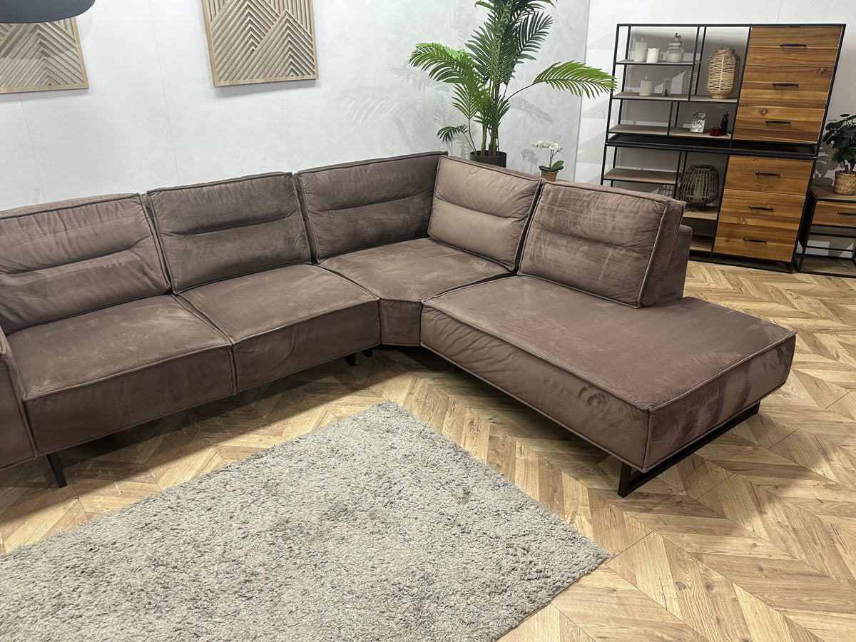 Bruine Velvet Hoekzetel ~ Losse Rugkussens Met Afneembare Hoezen