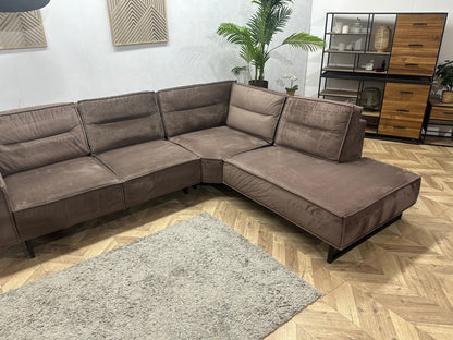 Bruine Velvet Hoekzetel ~ Losse Rugkussens Met Afneembare Hoezen
