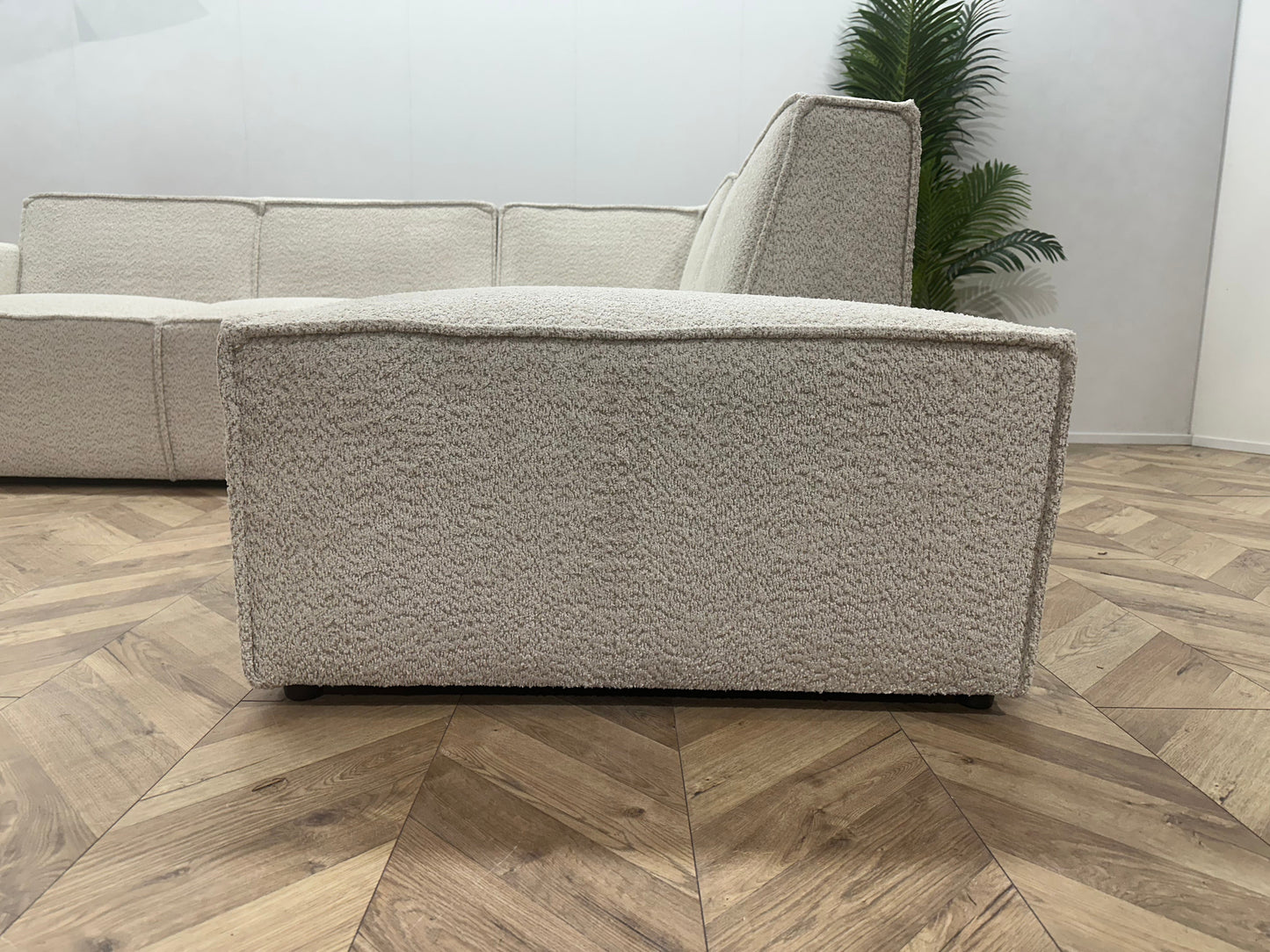 !Showroom Model!  Crème Bouclé Hoekzetel